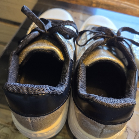 Stylish Women's Glitter Sneakers - Picture 5 of 7